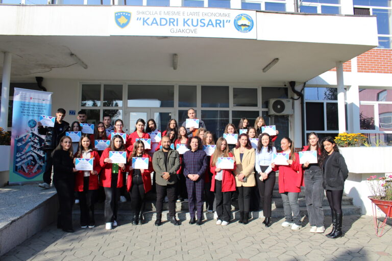 Përfundoi me sukses trajnimi Life Skills for Success me nxënësit e SHML “Kadri Kusari” në Komunën e Gjakovës.