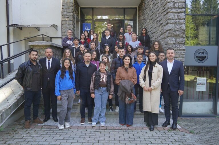 Mësimi përtej klasës: Nevo Koncepti realizon vizita edukative për 215 nxënës në Prizren, Gjakovë dhe Ferizaj